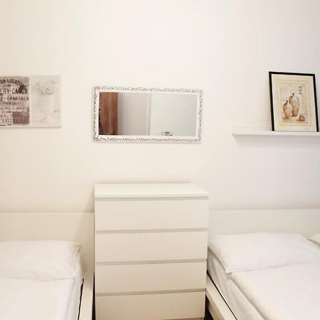 Modern Apartment Ve Smeckach 28 براغ المظهر الخارجي الصورة