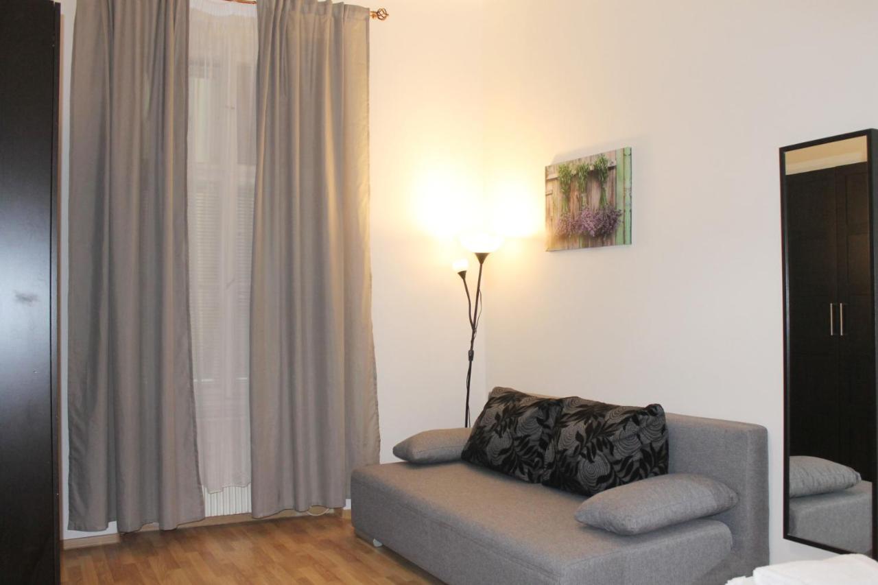 Modern Apartment Ve Smeckach 28 براغ المظهر الخارجي الصورة